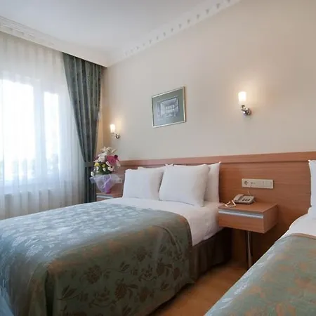 Qinn Apartments Aparthotel 3*