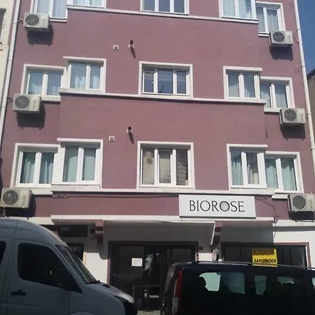 Qinn Apartments 3*