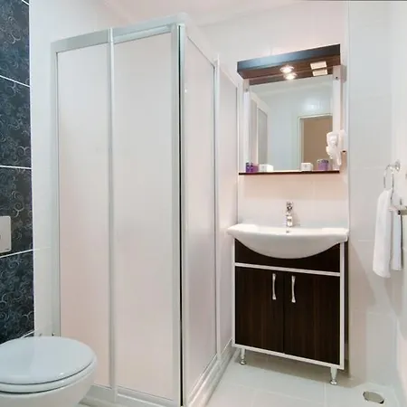 Qinn Apartments Apartahotel