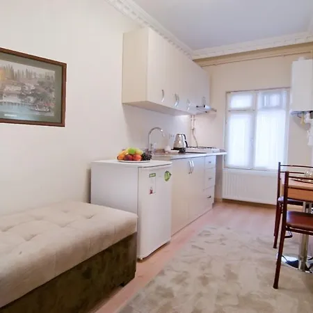 Qinn Apartments 3*